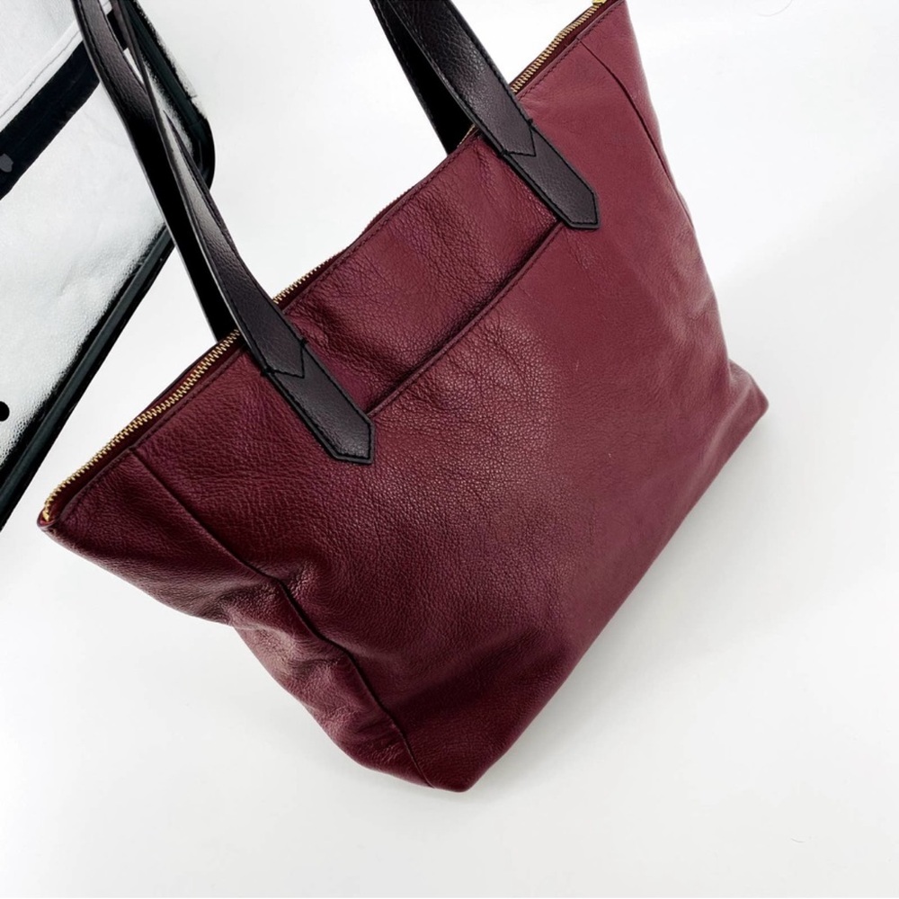 Fossil Burgundy Leather Tap Zip Casual Travel Tote Bag OS
Gently used - Picture 3 of 7